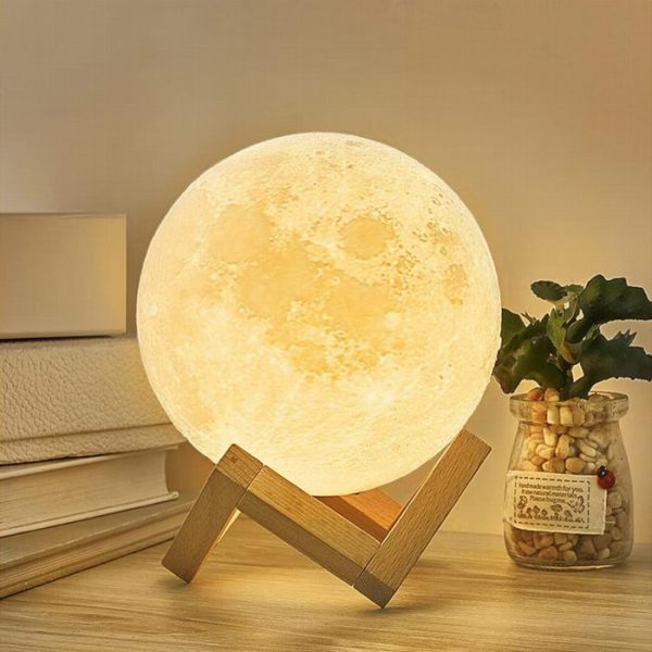 Candeeiro de Lua 3D Luna 16 Cores com Comando e Suporte de Madeira (15 cm)
